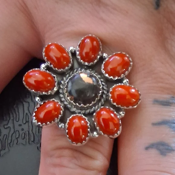 ITALIAN CORAL AND BLACK STALLION DAHLIA RING 925 STERLING SILVER ADJUSTABLE - Picture 2 of 5